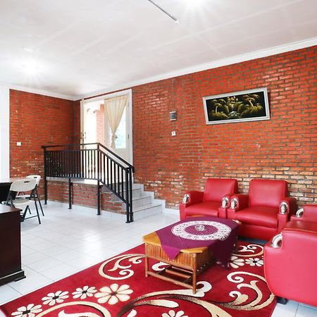 Villa Madani Paragajen Экстерьер фото